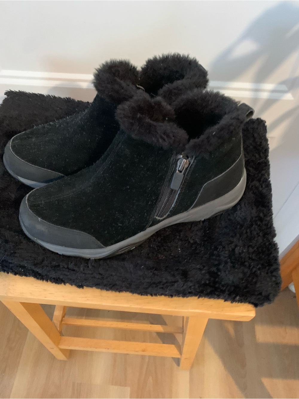 Easy Spirit / Esprisco Women's Black Shearling-Lined Winter Ankle Boots size 7
